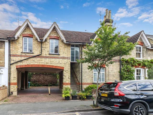 Flat for sale in North Watford, Hertfordshire
