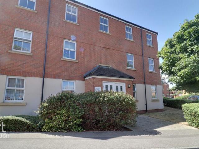 Flat for sale in Woodston, Peterborough