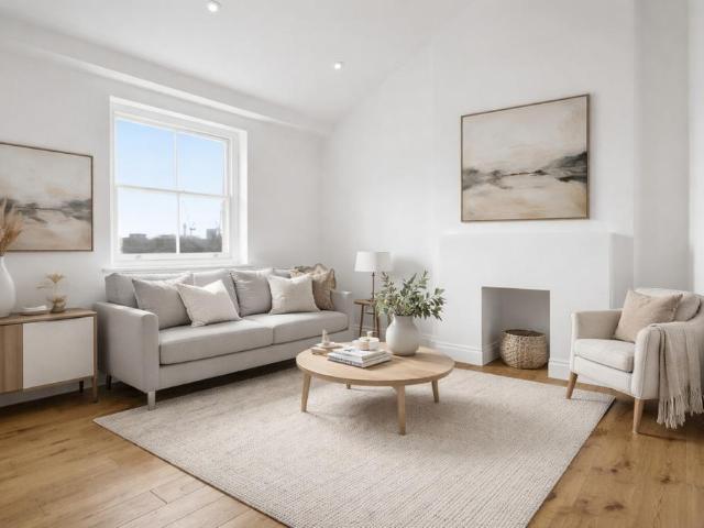 Flat for sale in Kentish Town, Greater London