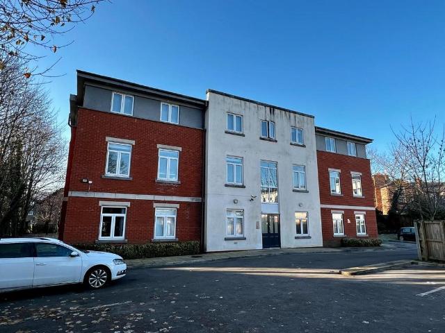 Flat for sale in Chorlton-cum-Hardy, Manchester