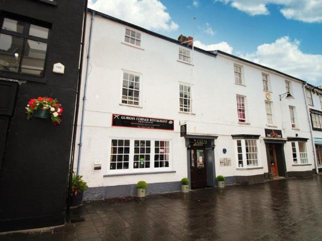 Flat for sale in Abergavenny
