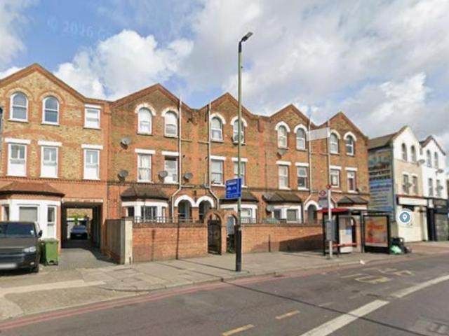 Flat for sale in London Borough of Croydon, Norbury