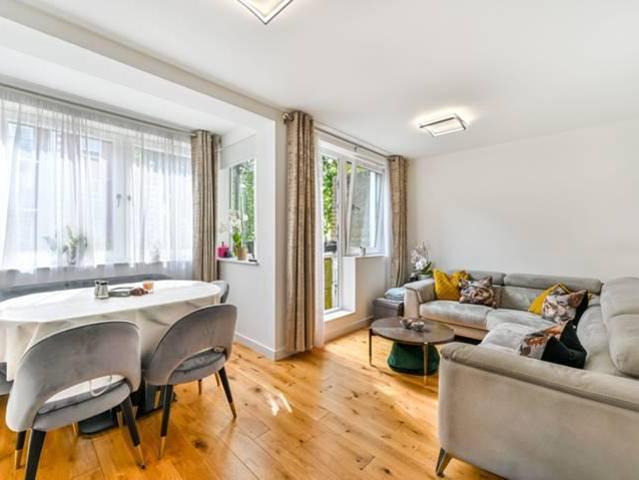 Flat for sale in St. John's Wood, Greater London