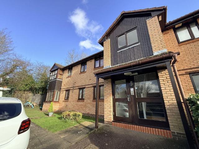 Flat for sale in Cranborne, Potters Bar