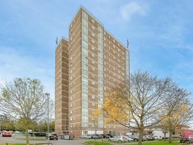 Flat for sale in London Borough of Barking and Dagenham, Greater London