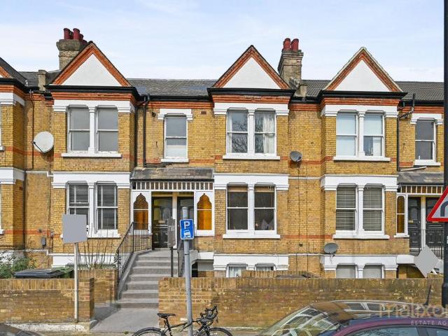 Flat for sale in West Norwood, Greater London