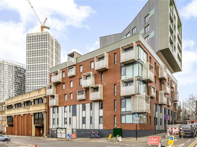 Flat for sale in Stratford Marsh, Greater London