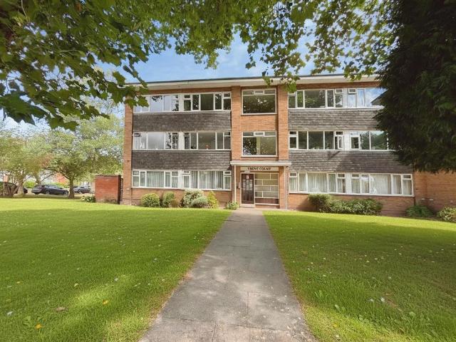 Flat for sale in Maney, Birmingham