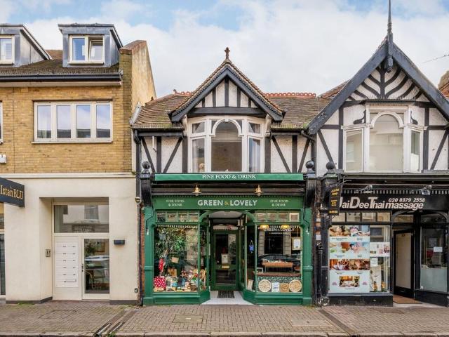 Flat for sale in Thames Ditton, Elmbridge