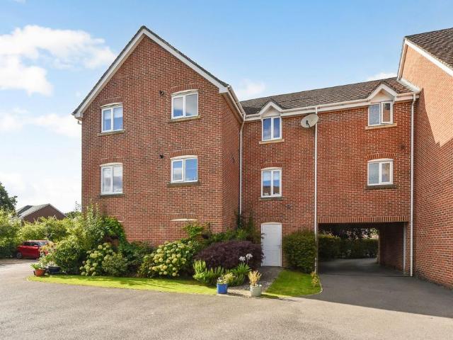 Flat for sale in Bolton Low Houses, Hampshire