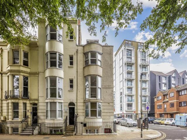 Flat for sale in Queen's Park, Brighton & Hove