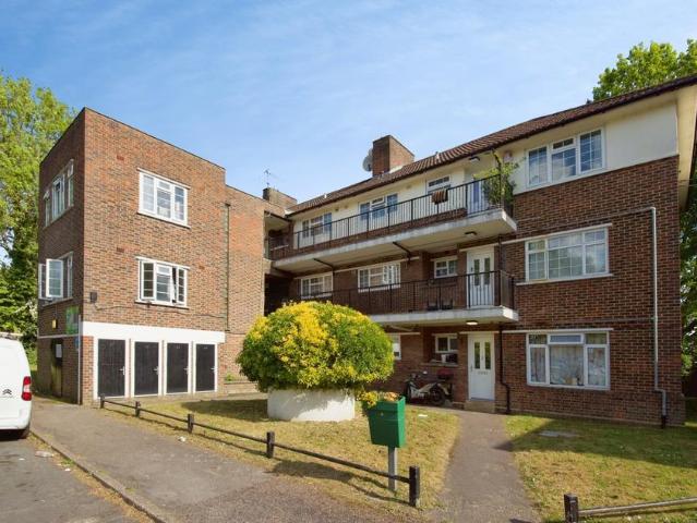 Flat for sale in Cockfosters, Isle Of Man