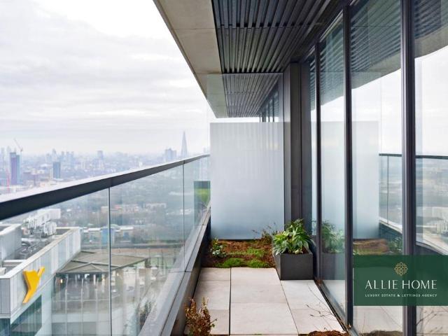 Flat for sale in Canary Wharf, Greater London
