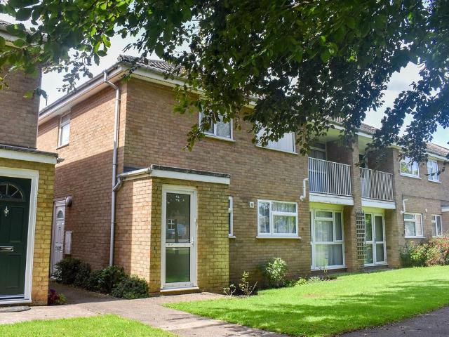 Flat for sale in Greens Norton, Northamptonshire