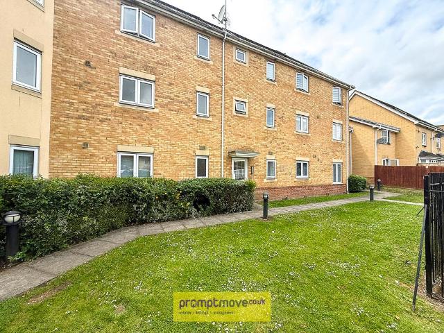 Flat for sale in Leagrave, Luton