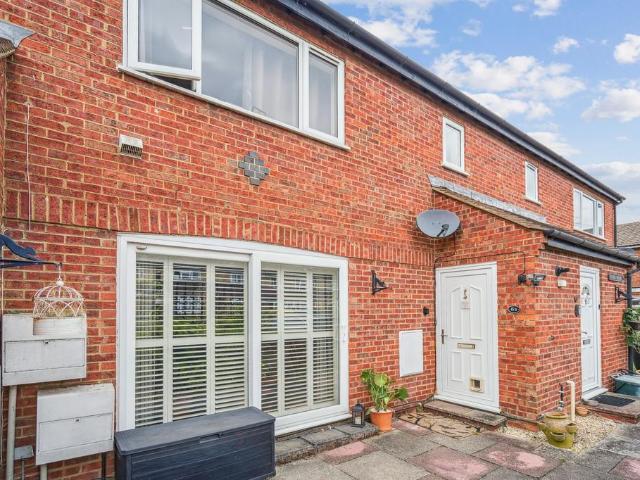 Flat for sale in Berrick Salome, Oxfordshire