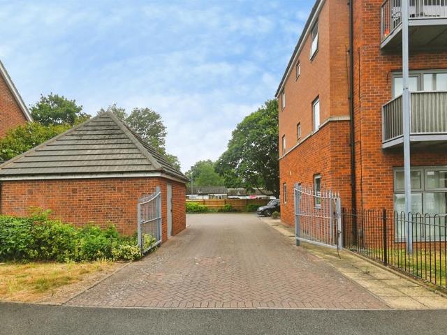 Flat for sale in Coleshill, West Midlands