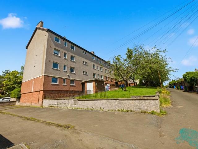 Flat for sale in Broomhill, Scotland