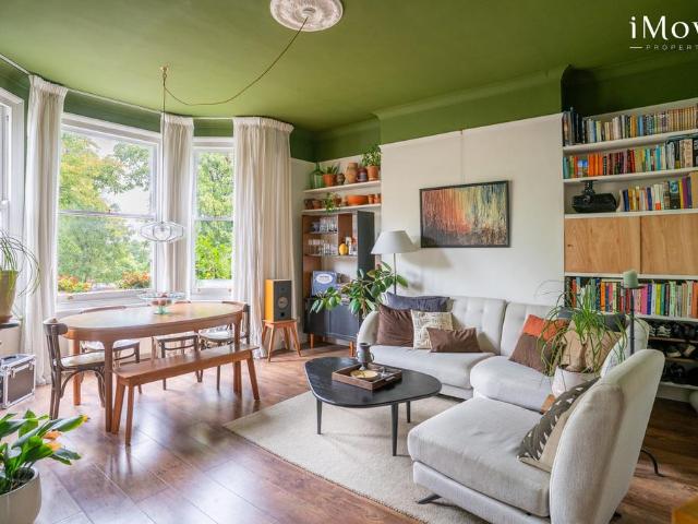 Flat for sale in West Norwood, Greater London