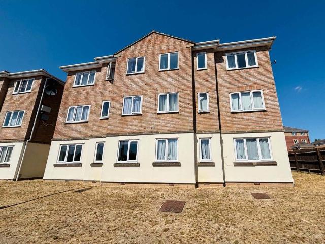 Flat for sale in Thatcham, West Berkshire
