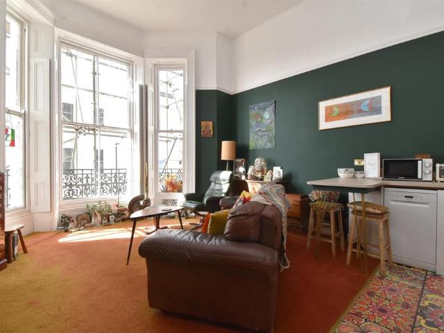 Flat for sale in Bohemia, Guestling Green