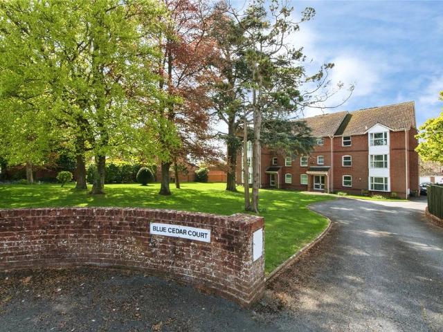 Flat for sale in Withycombe, Budlake