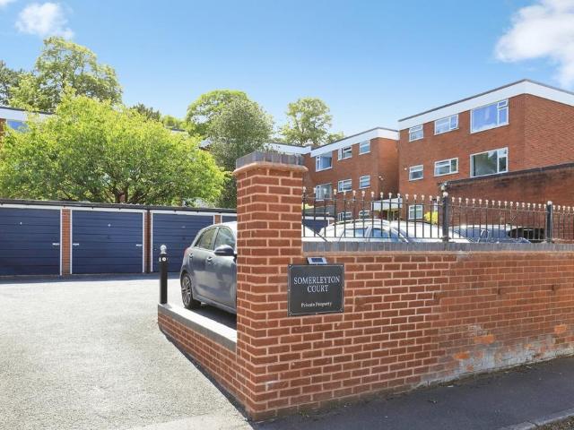 Flat for sale in Comberton, Rushock