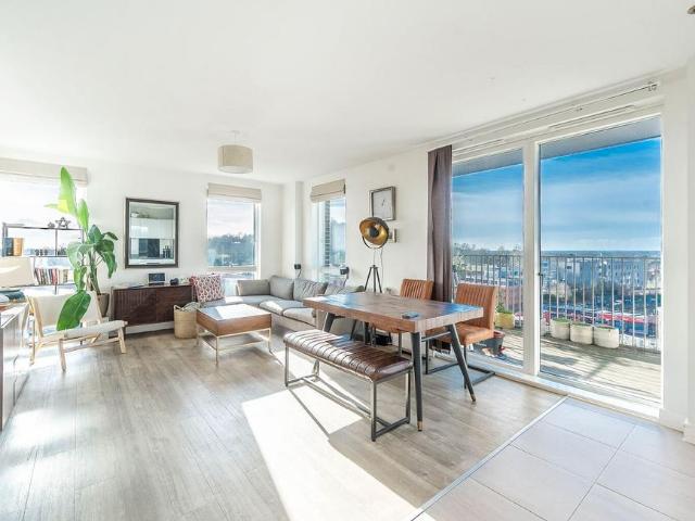 Flat for sale in Greenhill, Greater London