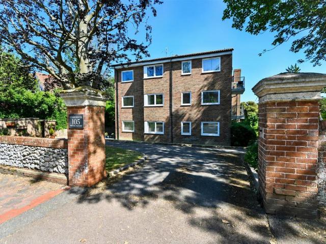 Flat for sale in Eastbourne, East Sussex