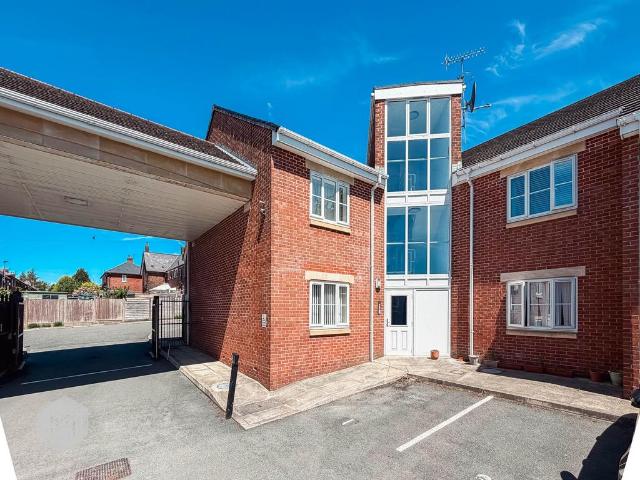 Flat for sale in Bury, Greater Manchester