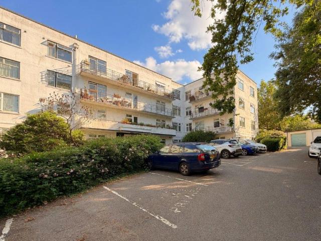 Flat for sale in London Borough of Lewisham, Forest Hill