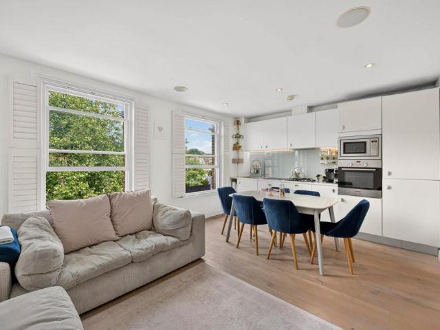 Flat for sale in West Hampstead, Greater London
