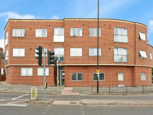Flat for sale in North Watford, Watford