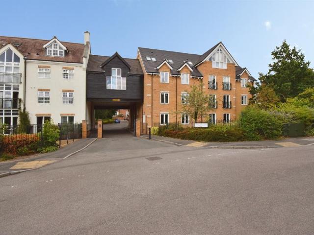 Flat for sale in Oadby, Leicestershire