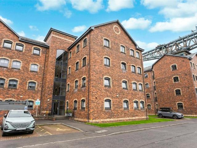Flat for sale in Greenock, Scotland