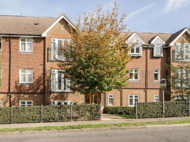 Flat for sale in Chelsham, Tandridge