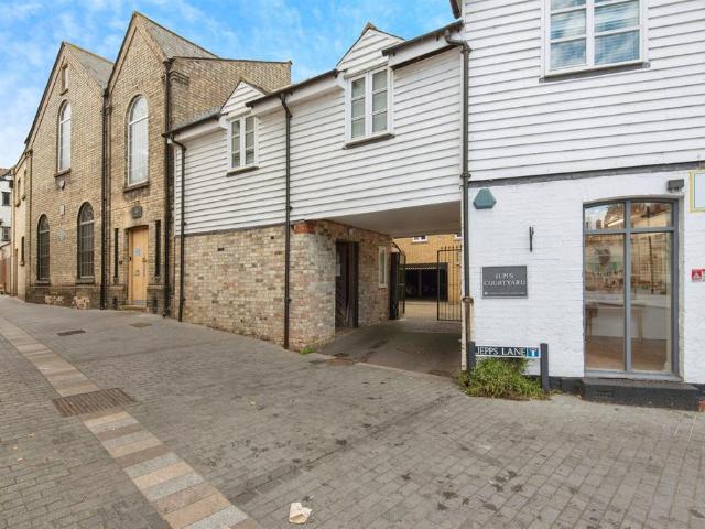 Flat for sale in King's Walden, Hertfordshire