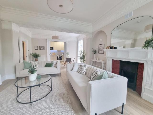 Flat for sale in London Borough of Ealing, Greater London