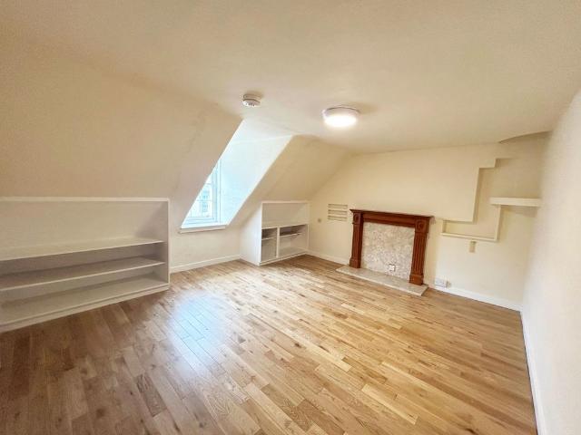 Flat for sale in Bridgend, Moneydie