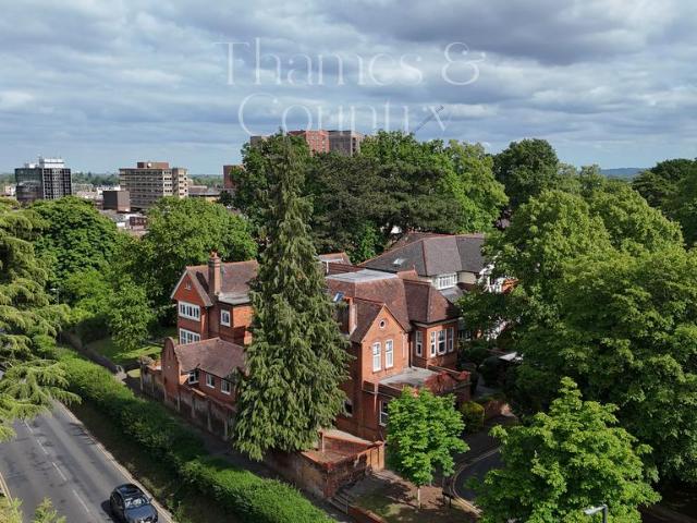 Flat for sale in Furze Platt, Maidenhead