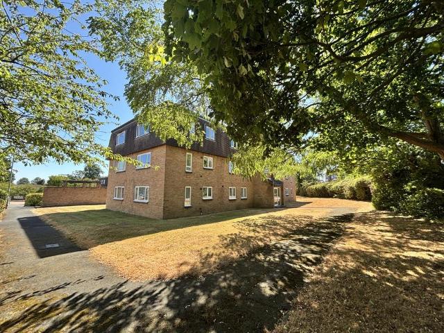 Flat for sale in Perryfields, West Sussex