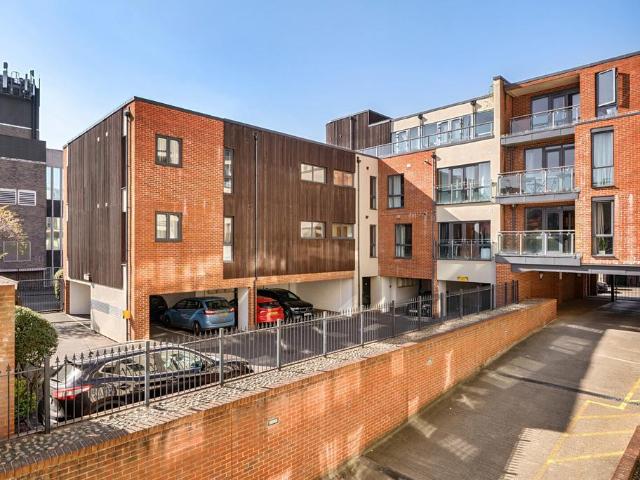 Flat for sale in Charlotteville, Guildford