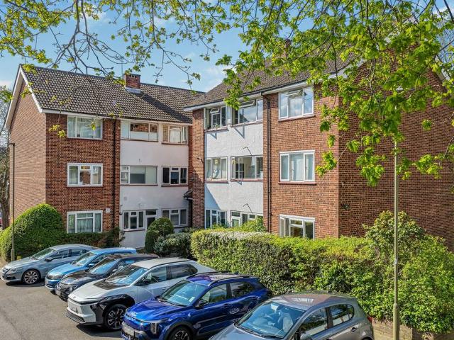 Flat for sale in Hendon, Greater London