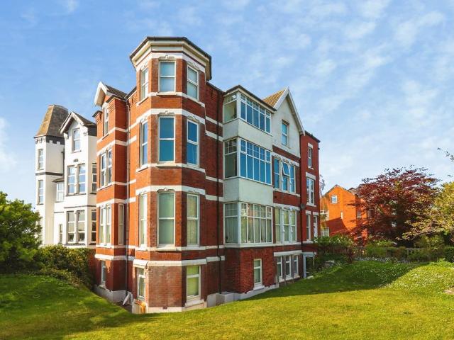 Flat for sale in Meols Cop, Southport