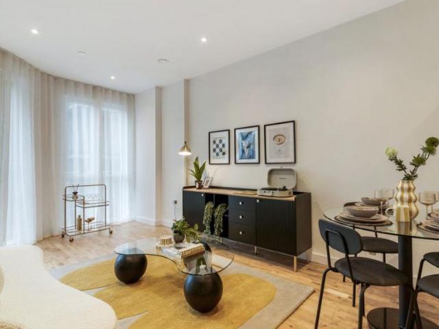 Flat for sale in Battersea, Greater London