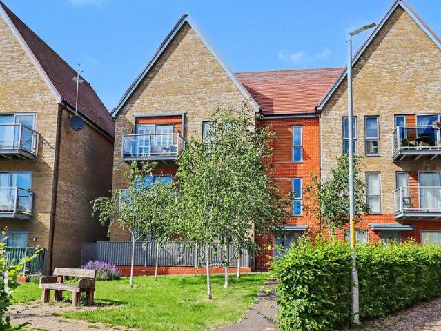 Flat for sale in Repton Manor, Bridgefield