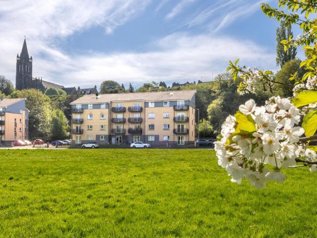 Flat for sale in Bo'ness, Deanfield