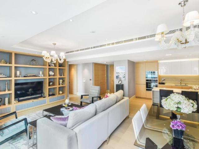 Flat for sale in Kensington, Greater London