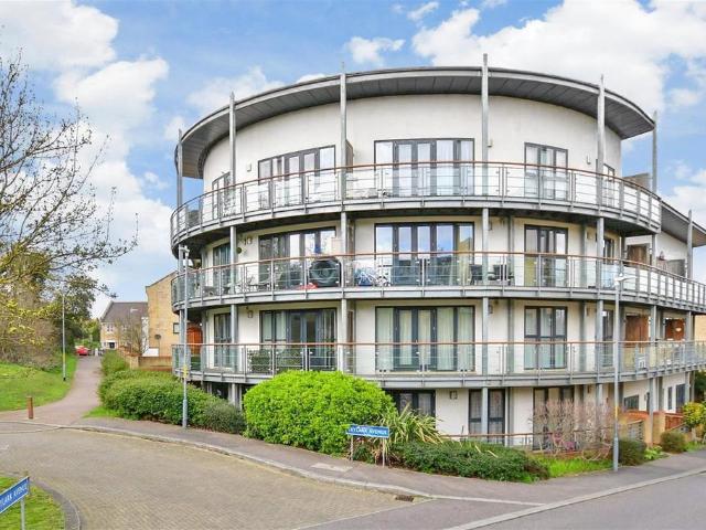Flat for sale in Worcester Park Estate, Monks Orchard