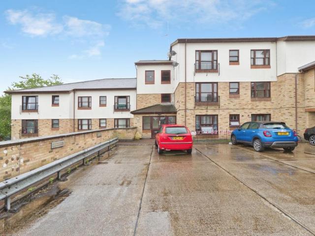 Flat for sale in Monks Orchard, Kent